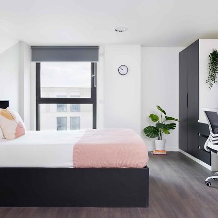 Joivy Trendy Aparthotel Units In Westfield-Adults Only เอดินบะระ ภายนอก รูปภาพ